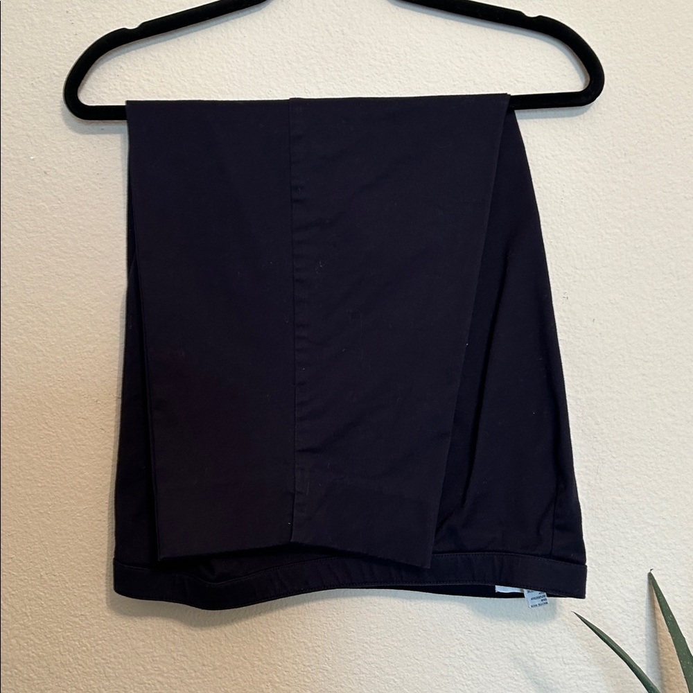 Chaus Navy Capri’s - Picture 2 of 3